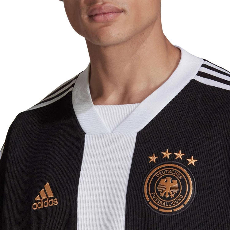 camiseta-adidas-alemania-fanswear-mundial-qatar-2022-black-white-3