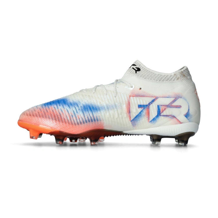 bota-puma-future-8-ultimate-ag-white-black-glowing-red-2