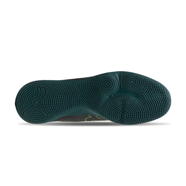 zapatilla-puma-future-8-play-it-black-fizzy-light-green-terrain-3
