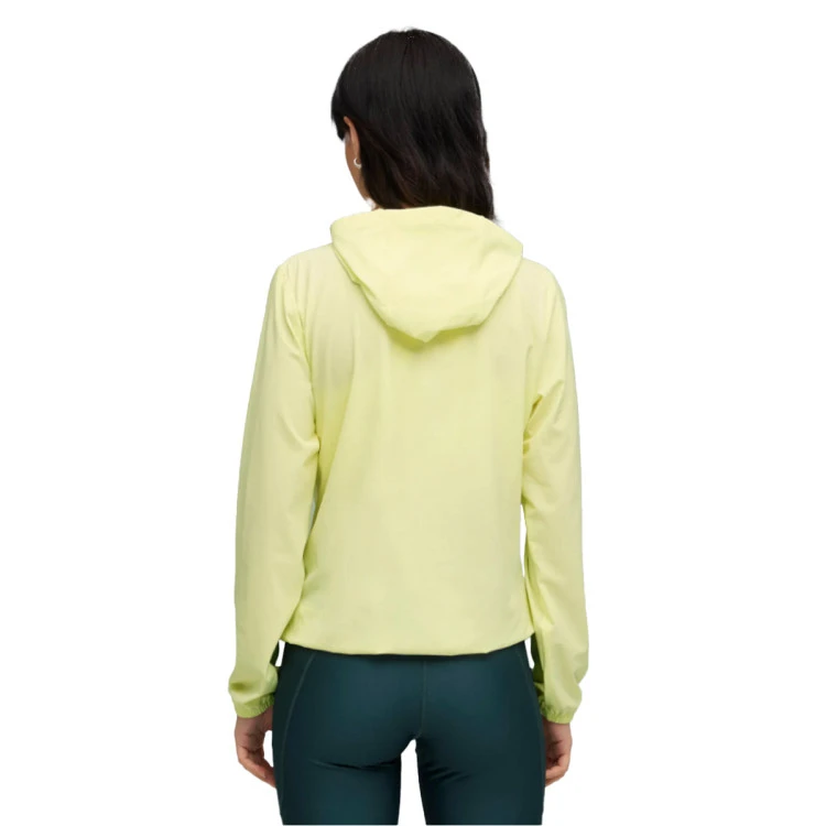 chaqueta-puma-run-velocity-woven-mujer-gold-moon-1