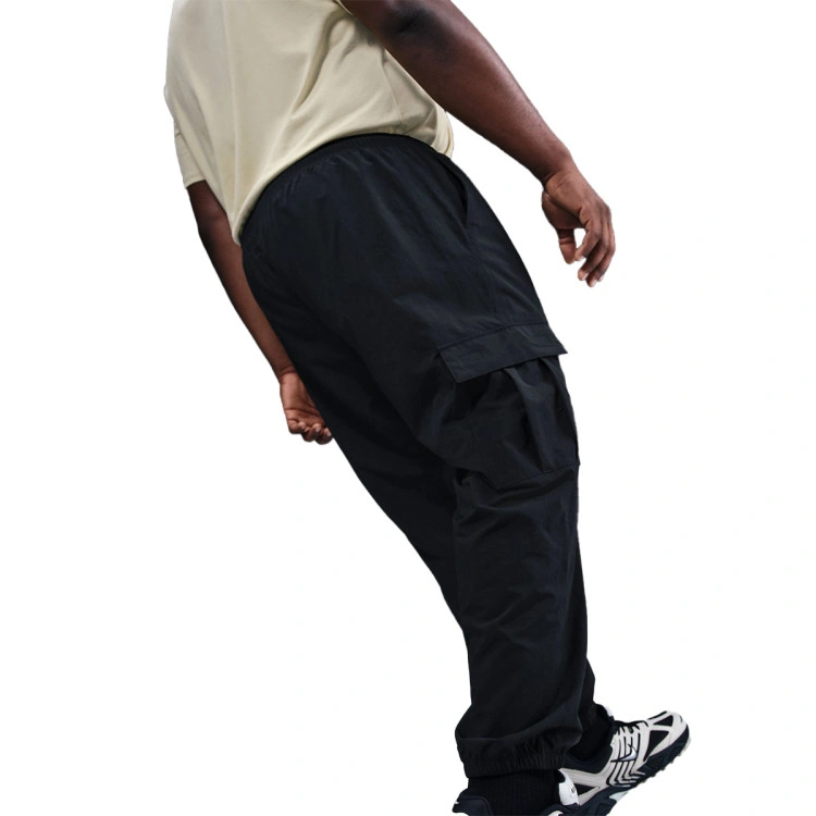 pantalon-largo-nike-club-woven-cargo-black-white-2