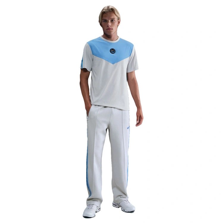 camiseta-nike-sportswear-dri-fit-photon-dust-university-blue-5