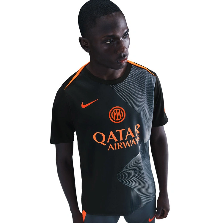 camiseta-nike-inter-milan-pre-match-2025-2026-black-thunder-blue-safety-orange-2