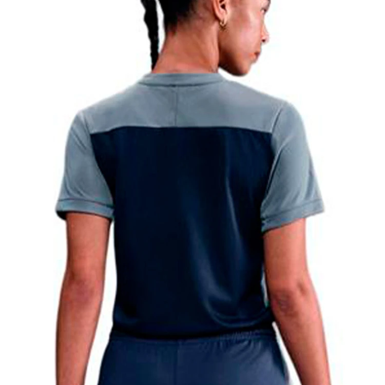 camiseta-nike-academy-25-mujer-thunder-blue-cool-grey-bright-crimson-1