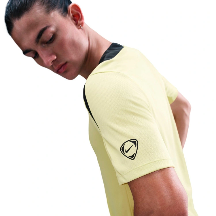 camiseta-nike-training-total-90-drifit-limelightlimelightseaweed-1