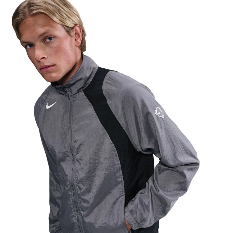 chaqueta-nike-total-90-graphite-black-sail-2