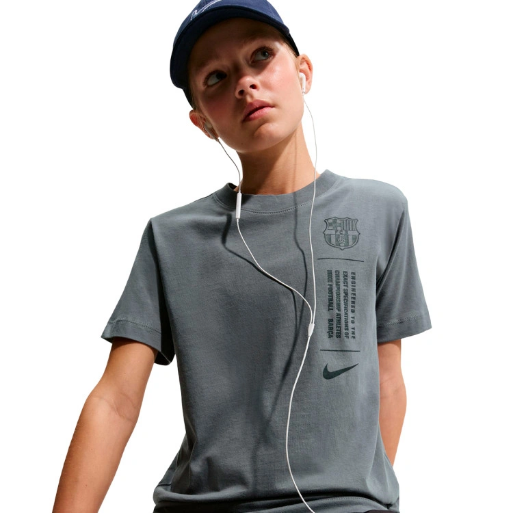 camiseta-nike-fc-barcelona-fanswear-2025-2026-nino-smoke-grey-2