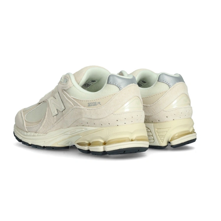 zapatilla-new-balance-2002r-beige-5