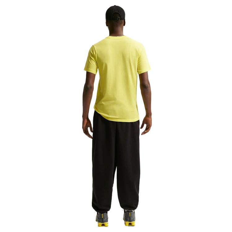camiseta-nike-sportswear-club-sonic-yellow-5