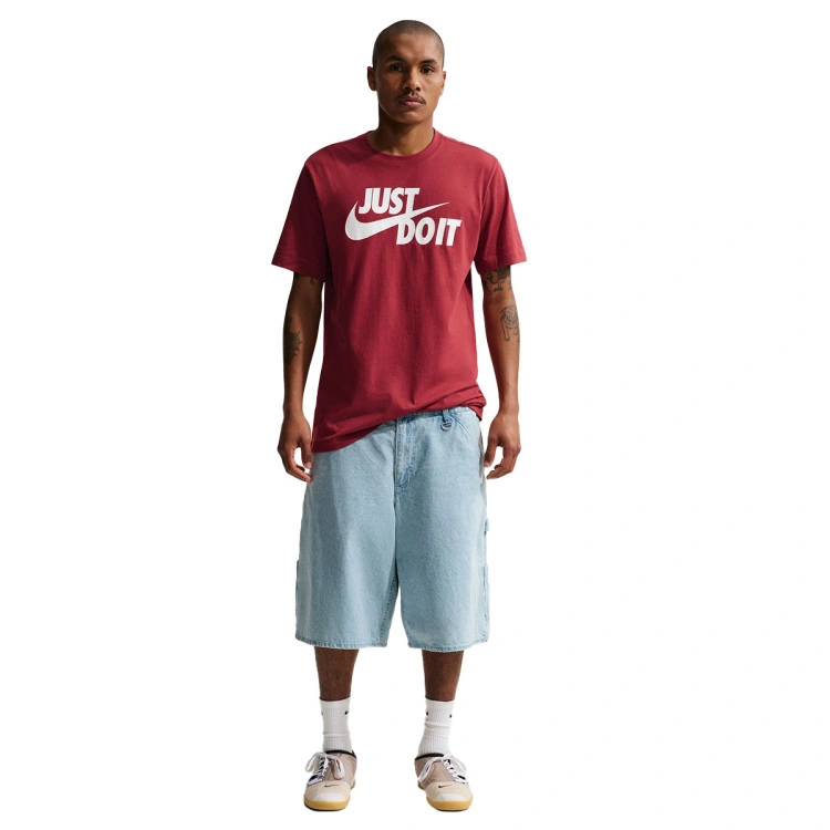 camiseta-nike-just-do-it-swoosh-team-crimson-4