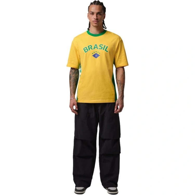camiseta-nike-brasil-fanswear-mundial-2026-varsity-maize-lucky-green-2