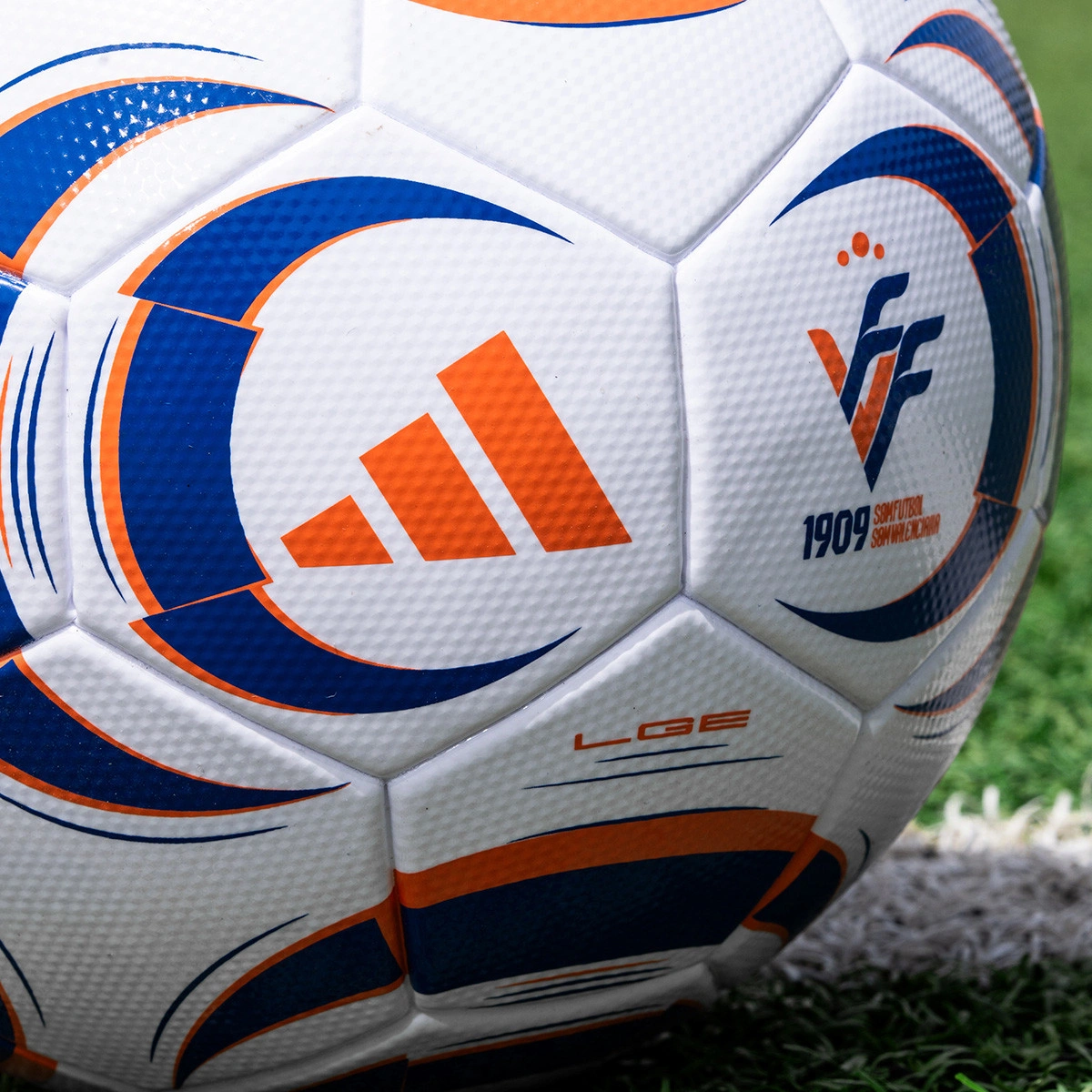 balon-adidas-tiro-ffcv-league-ball-white-navy-orange-0
