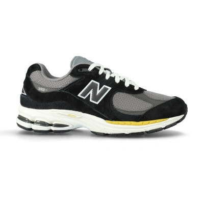2002R Sneakers