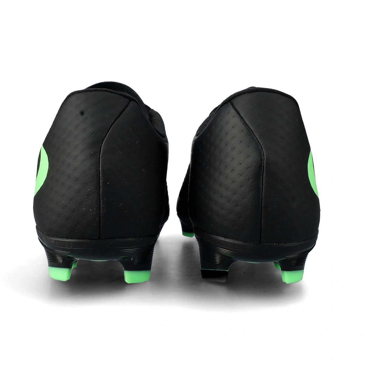 bota-nike-phantom-6-low-academy-fgmg-negro-4