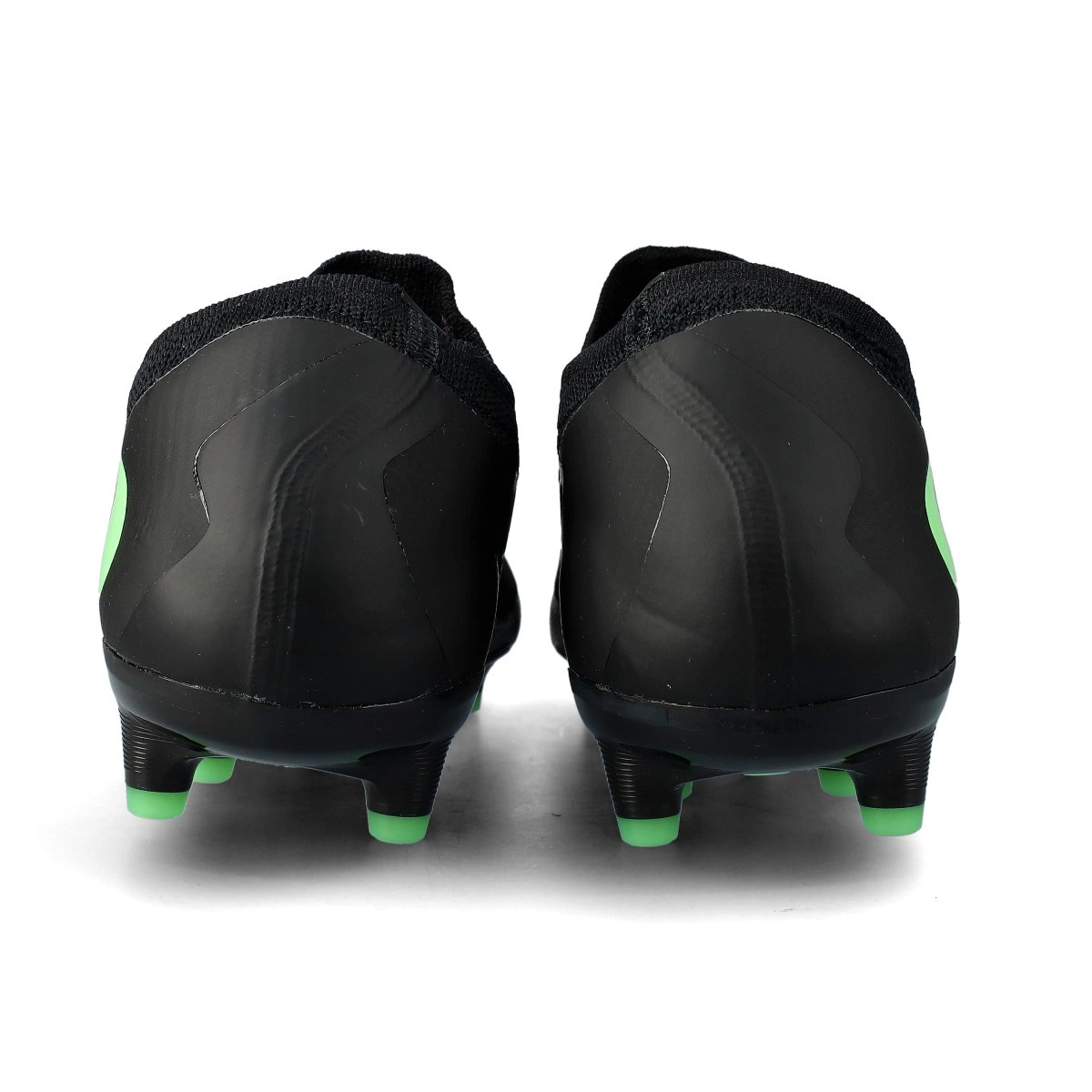 bota-nike-phantom-6-low-pro-ag-pro-negro-4