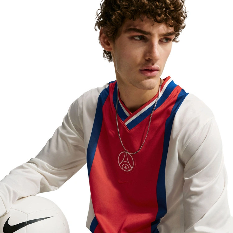 camiseta-nike-psg-fanswear-2026-2027-global-red-black-deep-royal-blue-field-silver-2