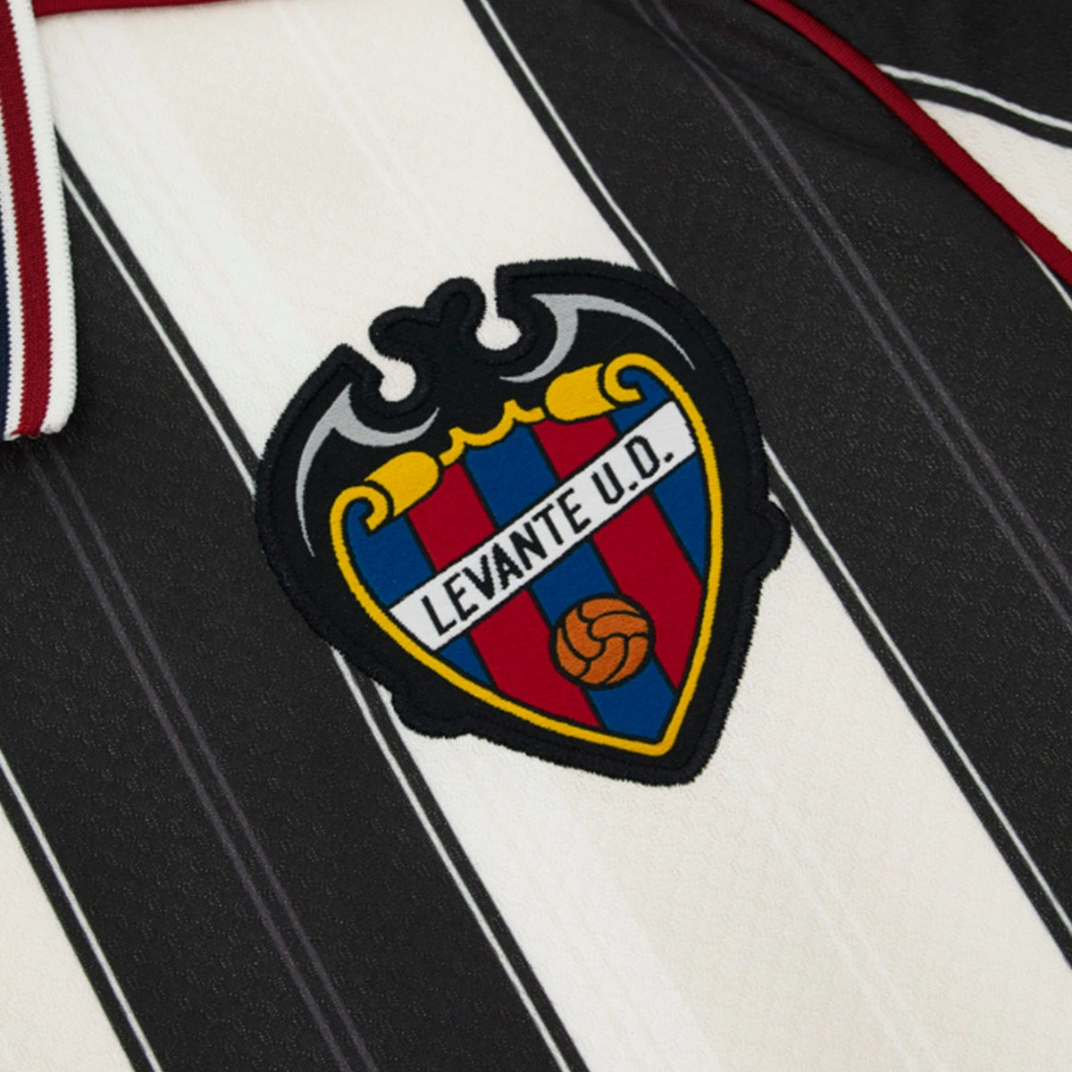 camiseta-macron-levante-segunda-equipacion-2026-2027-rojo-3