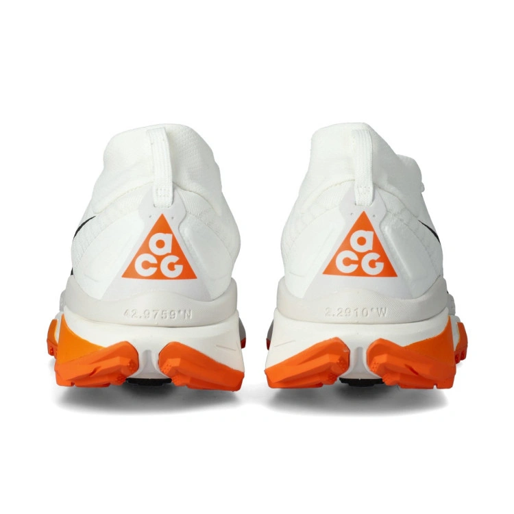 zapatilla-nike-acg-zegama-trail-summit-white-black-phantom-safety-orange-4