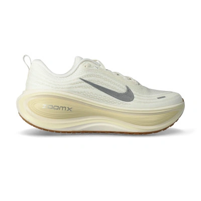 Vomero Plus Hardloopschoenen