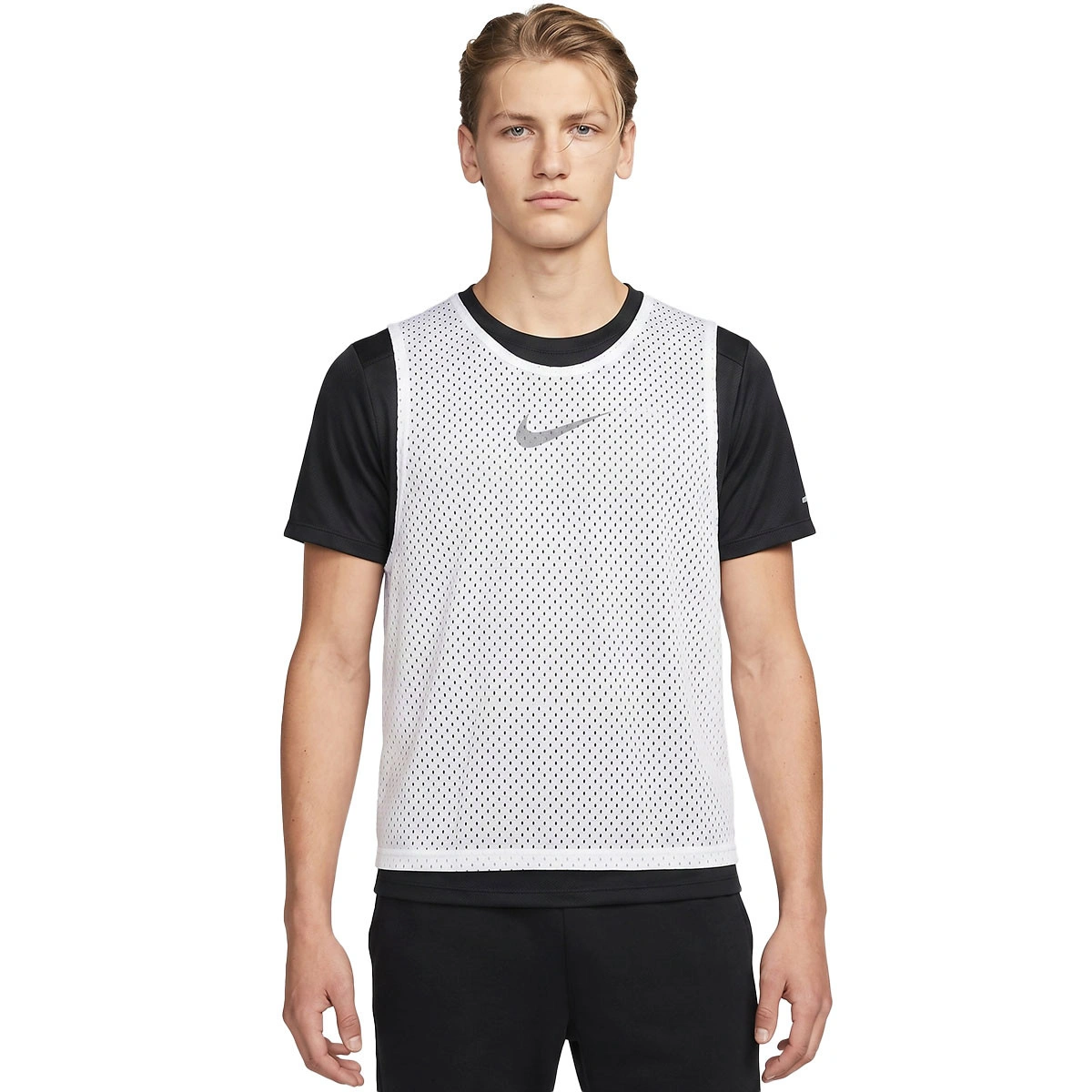 peto-nike-small-logo-crew-white-black-0